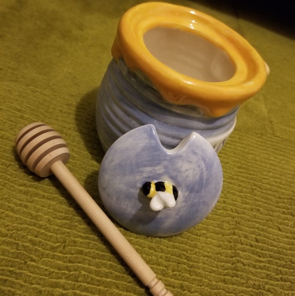SOLD..Rare VTG DISNEY Winnie the Pooh Honeypot Jar - Picture 3 of 4